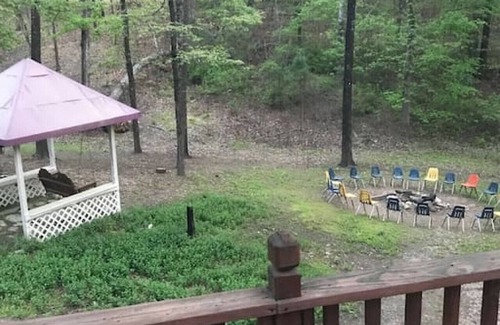 Mount Ida Casa | Sleep 7 at Fox Den Cabin, Near Lake Ouachita