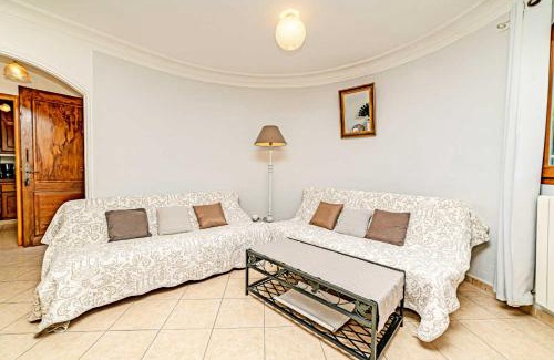 Le Bar-sur-Loup Apartamento | Sleep 8 flat near cannes and grasse french riviera