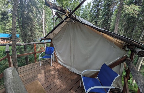 Fairbanks Cabina | Sleep Up in the Trees in Eagle's Nest Treehouse!
