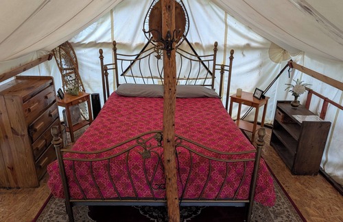 Fairbanks Cabina | Sleep Up in the Trees in Eagle's Nest Treehouse!