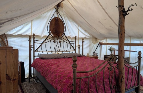 Fairbanks Cabina | Sleep Up in the Trees in Eagle's Nest Treehouse!