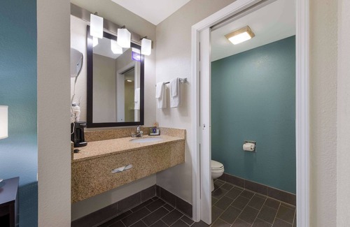 Paw Creek Hotel | Sleep Inn Northlake