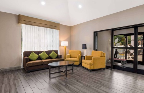 Paw Creek Hotel | Sleep Inn Northlake