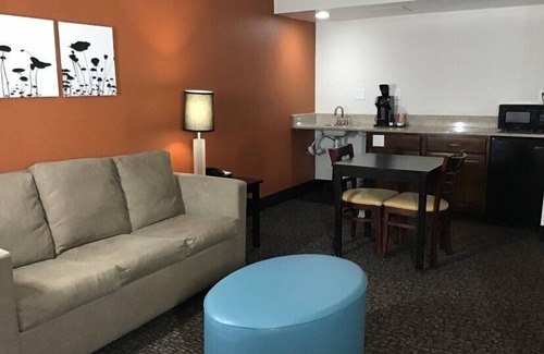 Pine Forest Hotel | Sleep Inn & Suites Spring Lake - Fayetteville near Fort Bragg