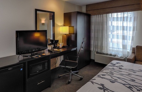 Pine Forest Hotel | Sleep Inn & Suites Spring Lake - Fayetteville near Fort Bragg