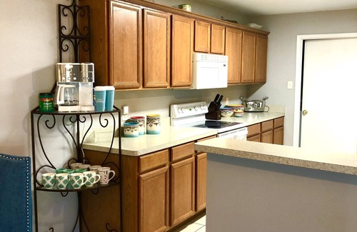Saginaw Casa | Sleep like a BABY! Blackout curtains master bedroom NEW 75" TV,,,, pets welcome