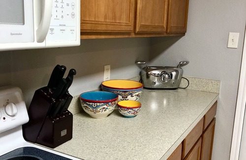 Saginaw Casa | Sleep like a BABY! Blackout curtains master bedroom NEW 75" TV,,,, pets welcome