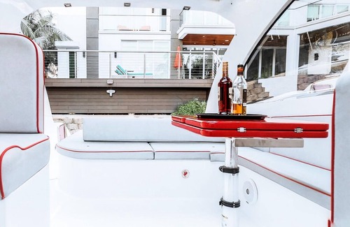 Seven Mile Beach Alquiler De Eote | Sleep on a Sleek Italian Yacht in the Cayman Islands