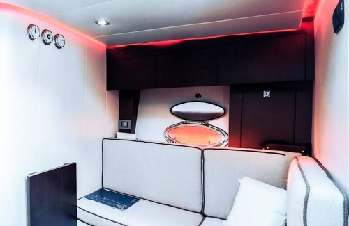 Seven Mile Beach Alquiler De Eote | Sleep on a Sleek Italian Yacht in the Cayman Islands