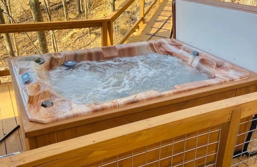 Guild Cabina | TREE HOUSE- HOT TUB, no hay registros de domingo, chattanooga cerrada 18 millas
