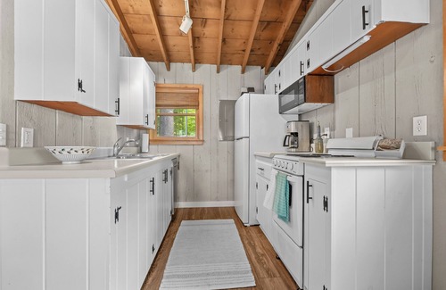 Empire Cabaña | Sleeping Bear Dune Sunset View Little Glen Lake Front Cottage