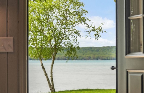Empire Cabaña | Sleeping Bear Dune Sunset View Little Glen Lake Front Cottage