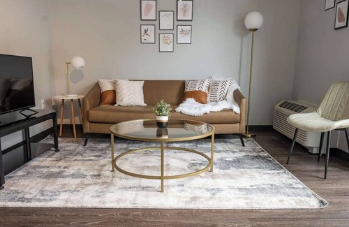 Des Moines Apartamento | Sleepover: Airy 1BD/1BA - Downtown Des Moines
