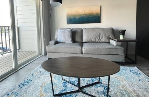Downtown Omaha Apartamento | Sleepover: Beautiful 1BD/1BA + Balcony- Downtown Omaha