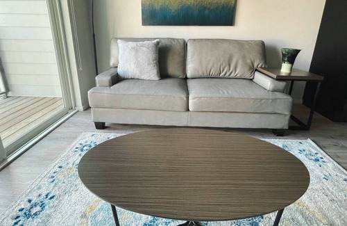 Downtown Omaha Apartamento | Sleepover: Beautiful 1BD/1BA + Balcony- Downtown Omaha