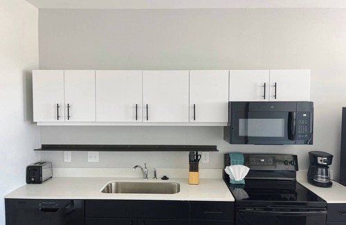NoDo District Casa | Sleepover: Chic 1BD/1BA + Gym - Downtown Omaha