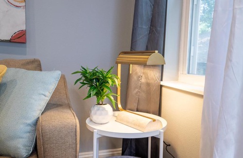 Midtown Apartamento | Sleepover Historic C Street Springfield Apartments