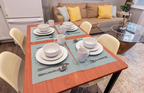 Midtown Apartamento | Sleepover Historic C Street Springfield Apartments