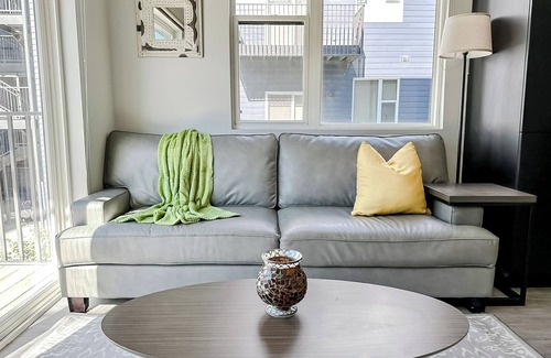 Downtown Omaha Apartamento | Sleepover: Inspiring 1BD/1BA + Balcony- Downtown Omaha