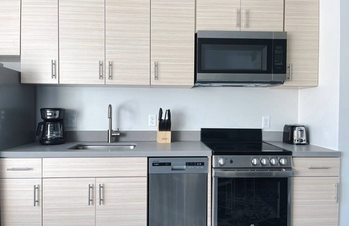Des Moines Apartamento | Sleepover: Lavish Studio and Gym - Des Moines