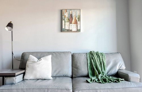 Downtown Omaha Apartamento | Sleepover: Neat 1BD/1BA + Balcony- Downtown Omaha