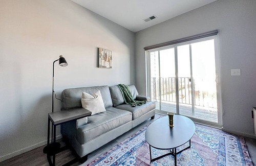 Downtown Omaha Apartamento | Sleepover: Neat 1BD/1BA + Balcony- Downtown Omaha