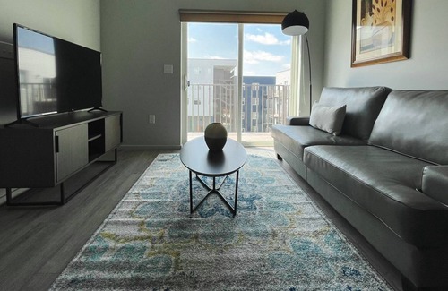 Downtown Omaha Apartamento | Sleepover: Prime 1BD/1BA + Balcony- Downtown Omaha