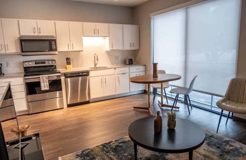 Des Moines Apartamento | Sleepover: Serene 1BD/1BA - Downtown Des Moines