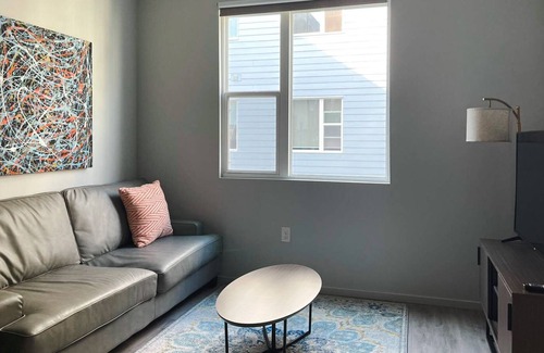 NoDo District Apartamento | Sleepover: Superior 1BD/1BA + Balcony- Downtown Omaha