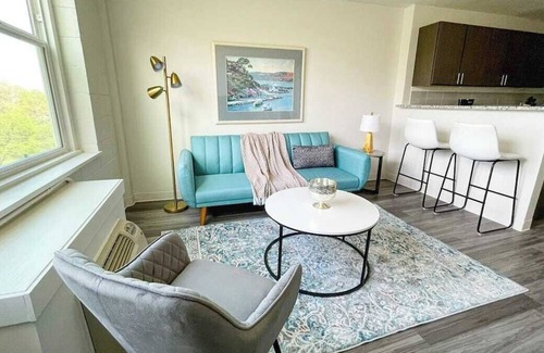 Corryville Apartamento | Sleepover: Vibrant 1BD/1BA + Gym - Downtown Cincinnati