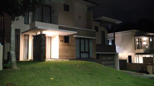 Batam Villa | SleepRest @ Nagoya Valley