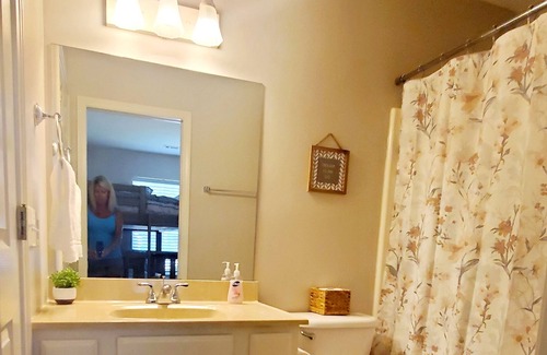 Bentonville Casa | Sleeps 10. 1.2mi to downtown! And only 0.3 mi to Tristan's Trail & Leopards Loop
