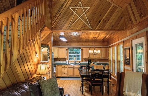Banner Elk Cabina | Sleeps 10~Boone area getaway! Waterfalls,trails, Grandfather Mtn & wineries.