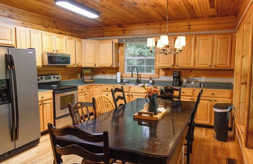 Banner Elk Cabina | Sleeps 10~Boone area getaway! Waterfalls,trails, Grandfather Mtn & wineries.