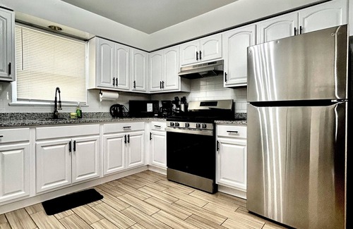 Ironbound District Apartamento | Sleeps 10+. Close to NYC. Stylish 3-bedroom 2-bath unit. 8mins from EWR