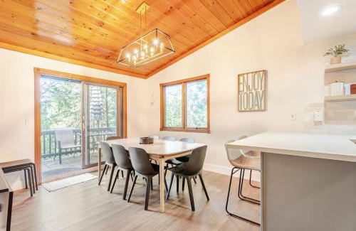 Crestline Casa | Sleeps 10 Cozy Modern Cabin- 5 minutes to lake, fishing, & hiking