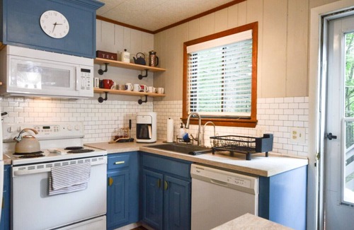 Albrightsville Casa | Sleeps 10|Lakes|Pools|Kayak|Hot Tub|Game Rm