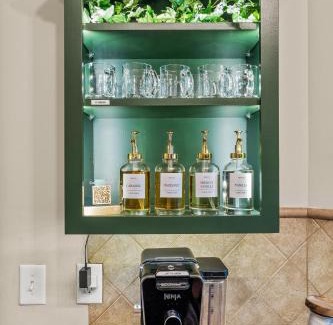 Gwinnett Place Casa | Sleeps 10 Near I-85 4br Family Stay