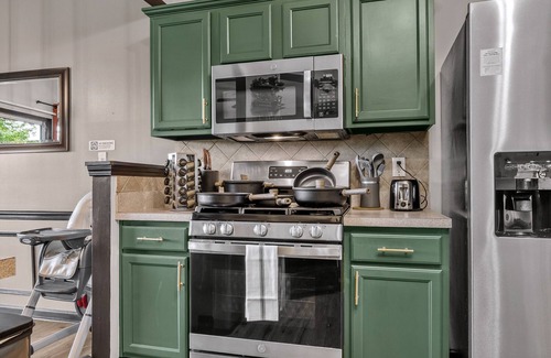 Gwinnett Place Casa | Sleeps 10, 4BR Family Stay That Gets It