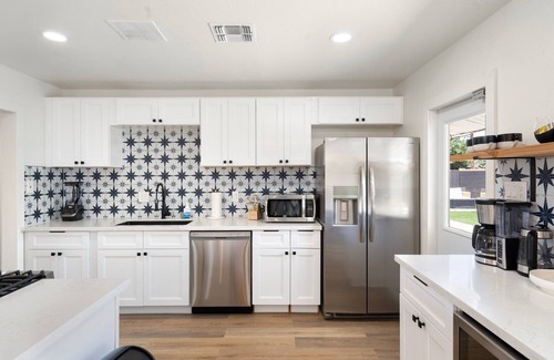 Scottsdale Estates Nine Casa | Sleeps 11-5 min to Old Town-Fire Pit, Pool, BBQ, King Bed