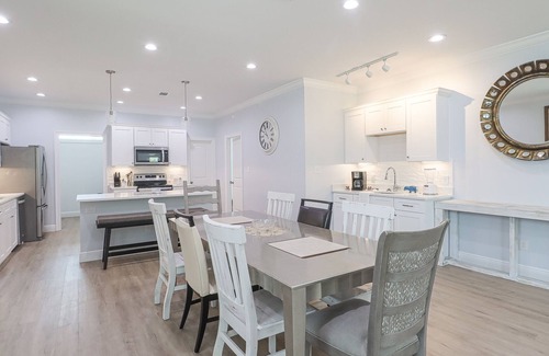 Waveland Casa | Sleeps 12, Beautiful brand new 3 bedroom/2 bathroom house 1 mile from the beach