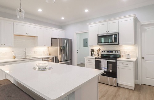 Waveland Casa | Sleeps 12, Beautiful brand new 3 bedroom/2 bathroom house 1 mile from the beach