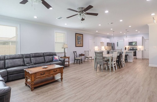 Waveland Casa | Sleeps 12, Beautiful brand new 3 bedroom/2 bathroom house 1 mile from the beach
