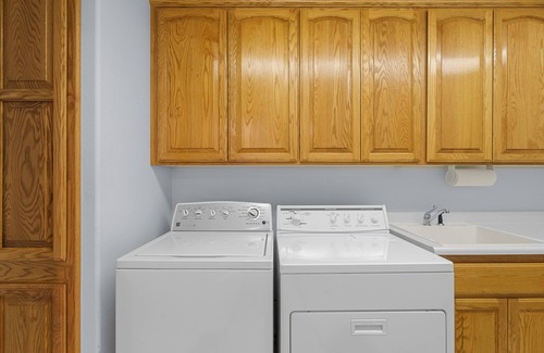 Lakehead Casa | Sleeps 12! Charming 4BR house with Game Room, Large Garage & Stunning Lakeviews