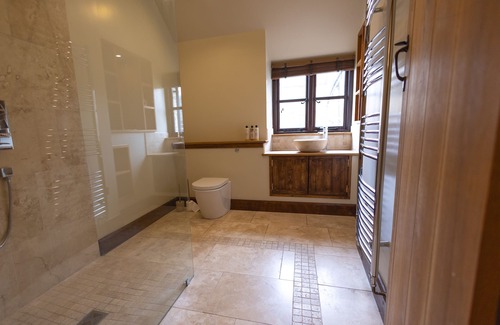 West Buckland Casa | Sleeps 12 - Converted Barn in Rural Location