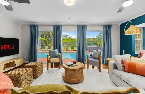 Largo Casa | Sleeps 12 Heated Pool Pickleball Hot Tub Fire Pit