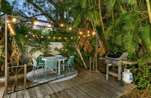 Largo Casa | Sleeps 12 Heated Pool Pickleball Hot Tub Fire Pit