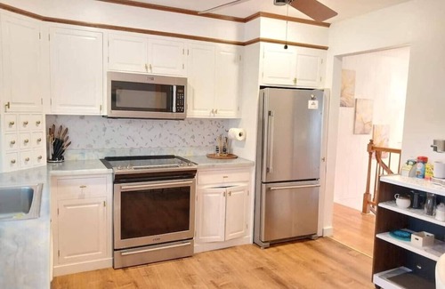 Wolcott Casa | Sleeps 12 - Pool - Grill