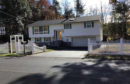Wolcott Casa | Sleeps 12 - Pool - Grill