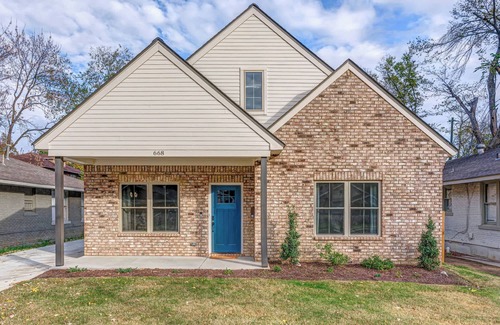 Vollintine-Evergreen Casa | Sleeps 12 - Shuffleboard Fire Pit Near Beale St